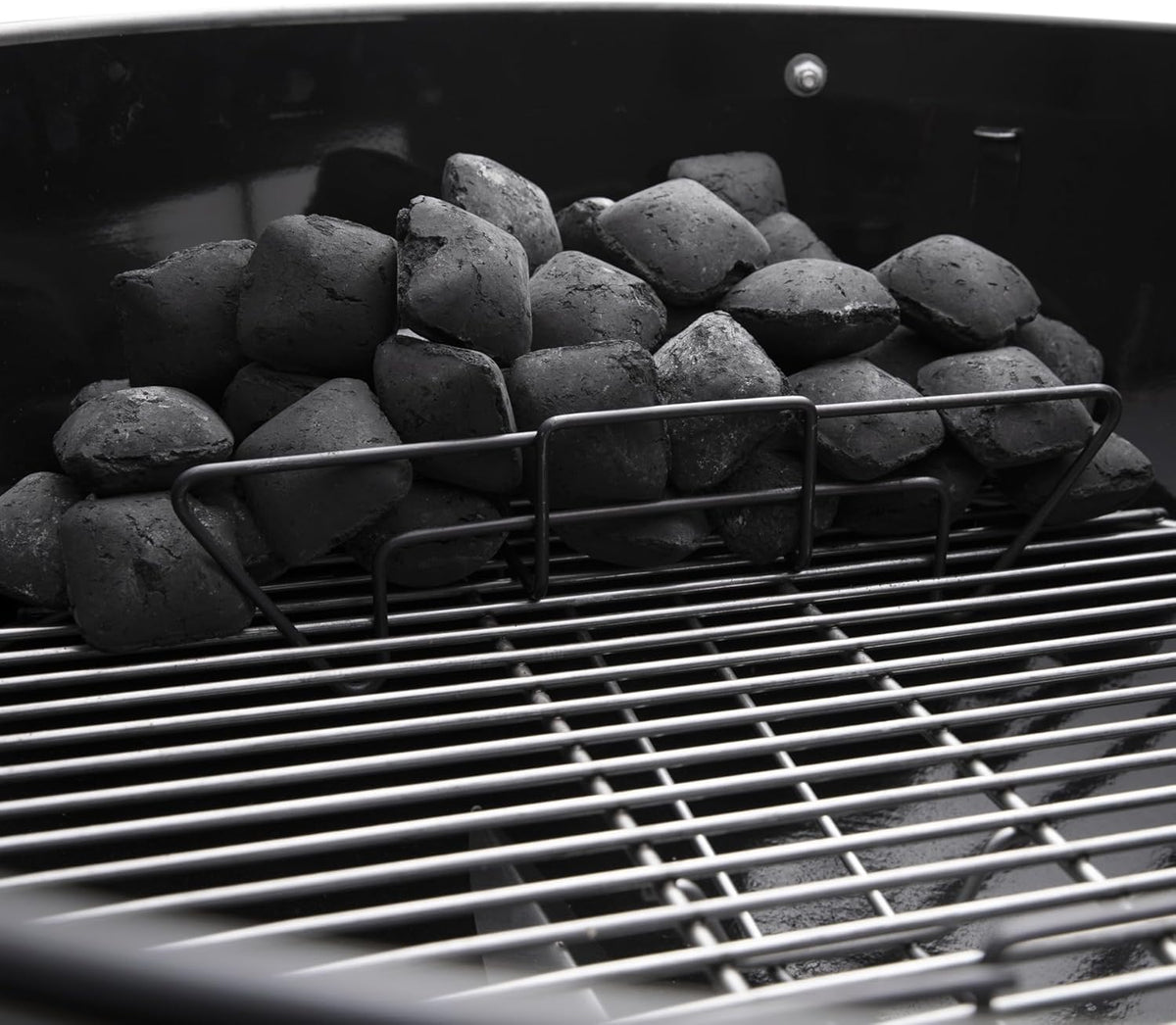 Weber Master-Touch Holzkohlegrill, 66 cm, Schwarz