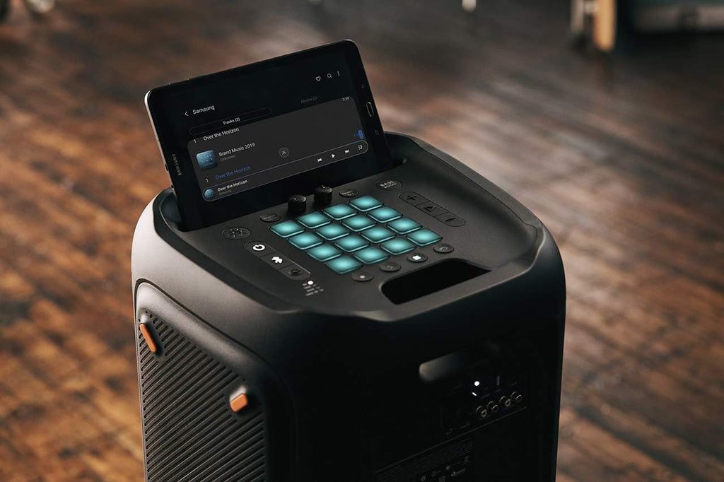 JBL PartyBox 710 - Schwarz â€?Trag - und rollbarer Bluetooth Party-Lautsprecher mit Lichteffekten â€?Spritzwassergeschützte, mobile Musikbox