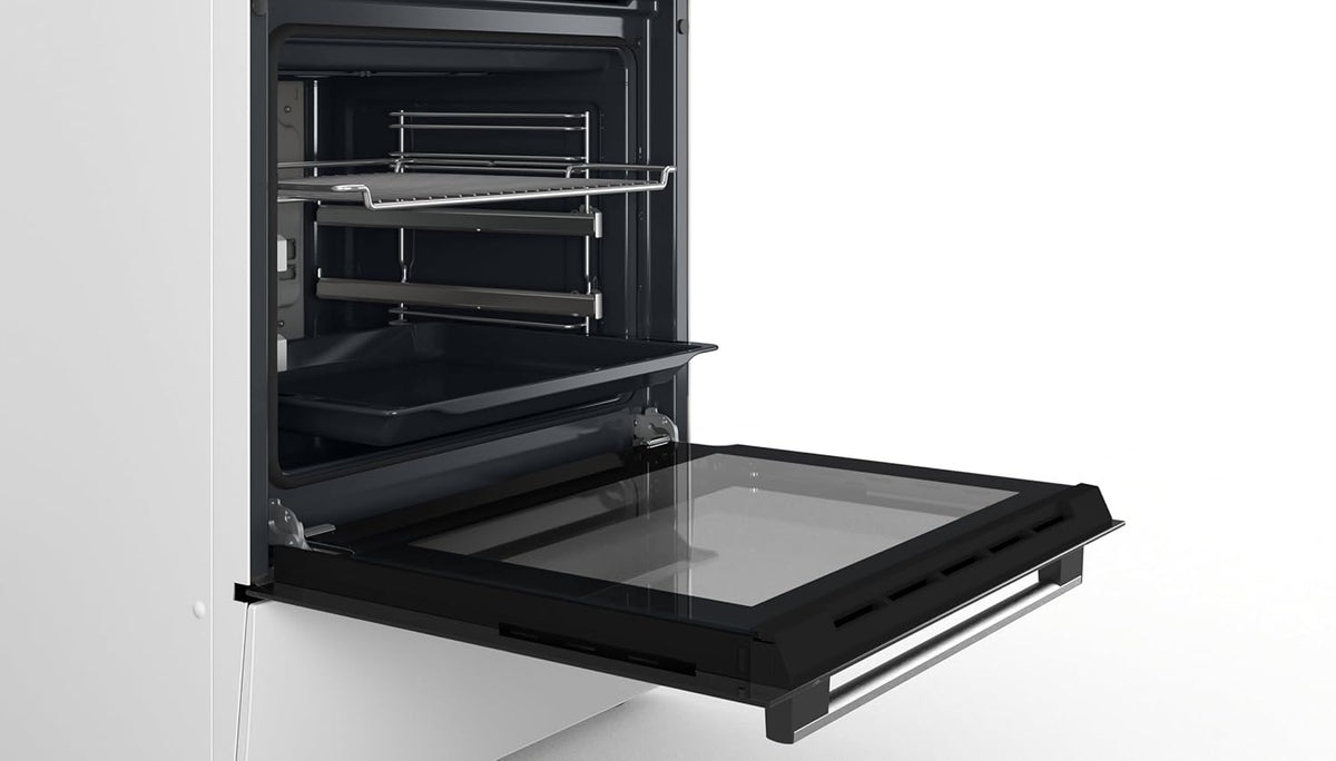 Bosch HKR39C250 Serie 4 Elektro-Standherd, 60 cm breit, EcoClean Direct Reinigungshilfe, 3D Heißluft Backen auf 3 Ebenen, LED-Display-Steuerung, erweiterbare Kochzone für großes Kochgeschirr