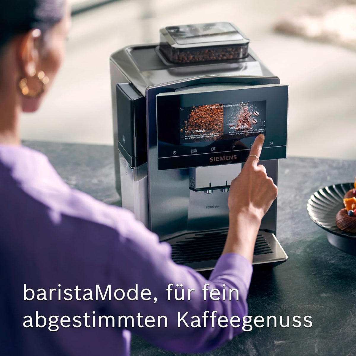 Siemens Kaffeevollautomat EQ900 plus TQ905DZ3, 36 internationale Kaffeespezialitäten, individueller Mahlgrad, App-Steuerung, großes Full-Touch-Display, Edelstahl