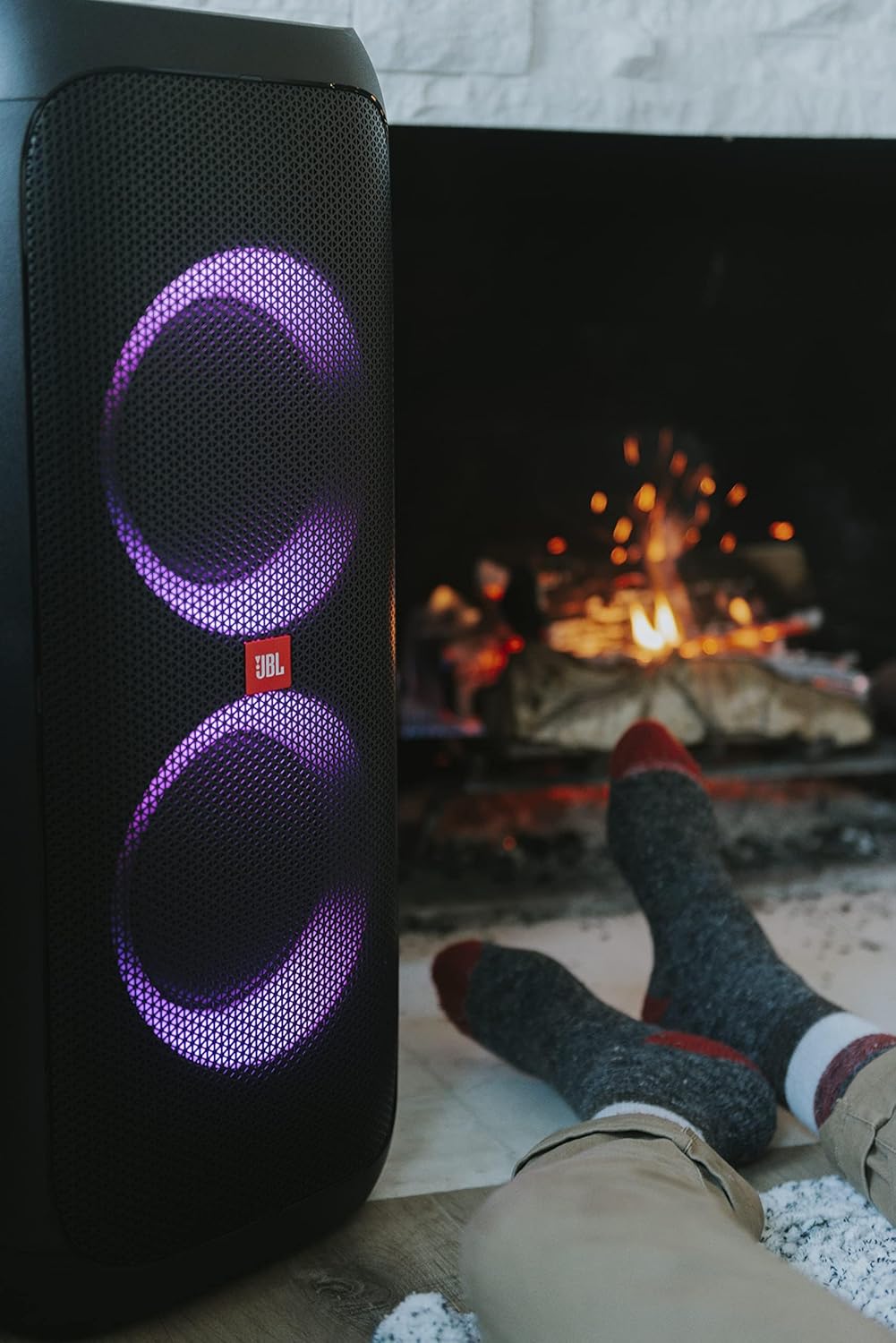 JBL PartyBox 710 - Schwarz â€?Trag - und rollbarer Bluetooth Party-Lautsprecher mit Lichteffekten â€?Spritzwassergeschützte, mobile Musikbox