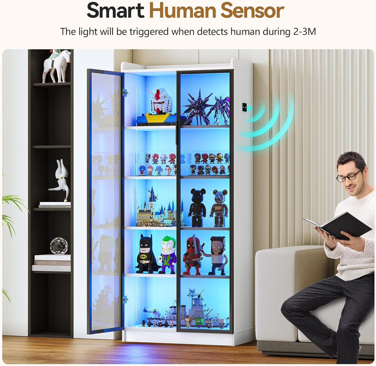 Gurexl Vitrine mit LED Beleuchtung und Intelligente Sensorik für Kuriositäten,Vitrinenschrank mit 5 Höhenverstellbaren Böden und Acryltür für Wohnzimmer,Persönliches Büro,Studie,Schätze,Weiß
