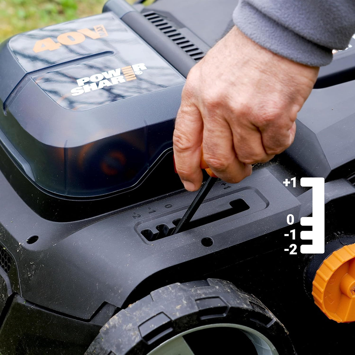 WORX Nitro Akku Vertikutierer  und  Rasenlüfter WG855E.9 - bis zu 400 m2 - Rechenbreite Arbeitsbreite 36 cm - bürstenloser Motor - 4 Stufe Höhenverstellung - inkl. 40 L Grasbeutel - ohne Akku  und  Ladegerät